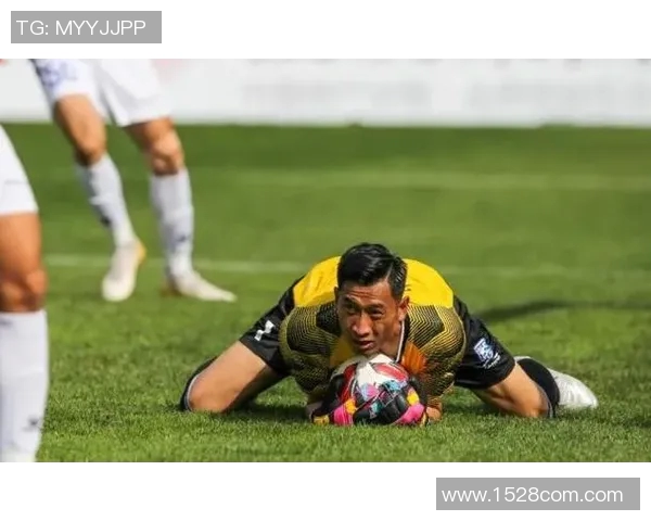 武汉篮球队以87分领跑杯赛积分榜展现强劲实力和团队合作精神 武汉篮球队以87分领跑杯赛积分榜展现强劲实力和团队合作精神