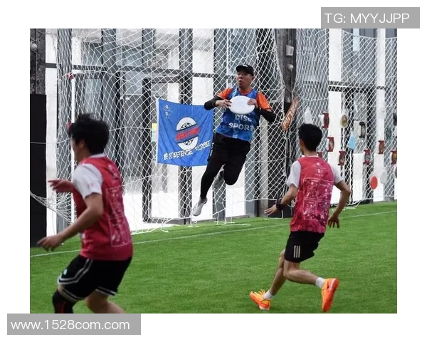 武汉飞盘队勇闯攀岩联赛展现逆袭精神与团队力量 武汉飞盘队勇闯攀岩联赛展现逆袭精神与团队力量